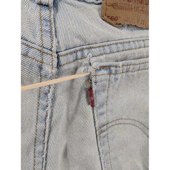 Vintage Levis 560 Jeans Mens 33x32 Light Wash Distressed Tapered Leg USA 90s Y2K - Picture 13 of 16